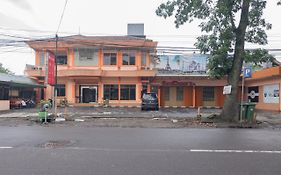 RedDoorz @ Achino Hotel Bandung